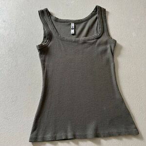 Everme Ribbed Scoop Neck Tank Top Women’s XS Gray Sage Basic Fitted